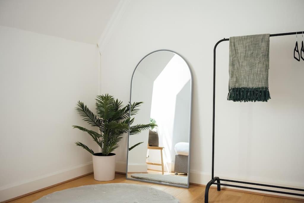 Charming 2 Bedroom Flat In The Heart Of Kings Cross, Лондон Экстерьер фото