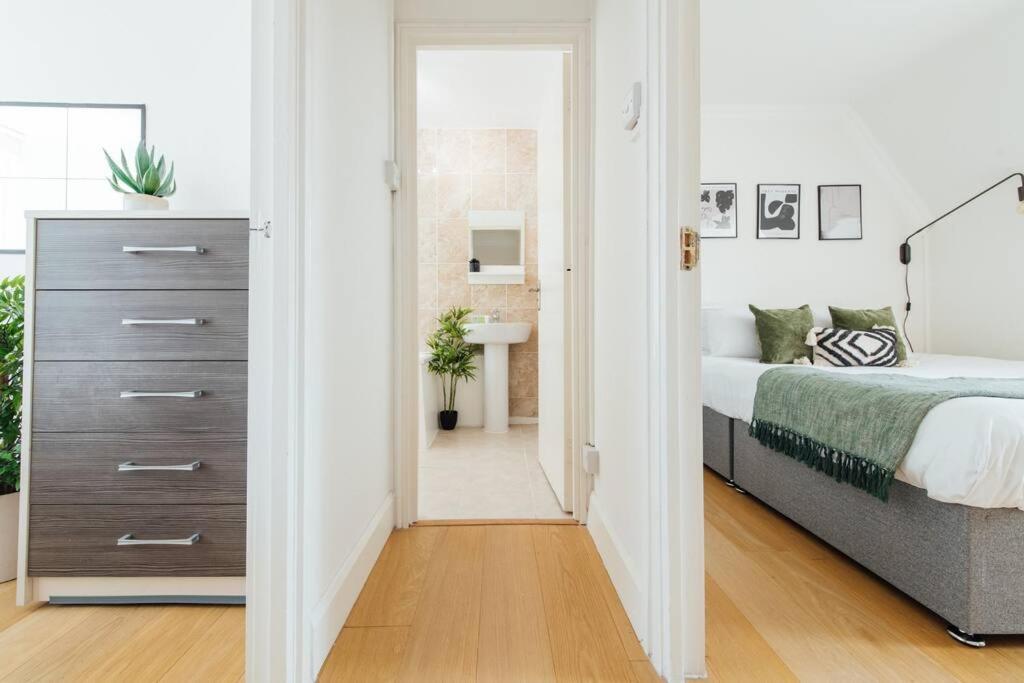 Charming 2 Bedroom Flat In The Heart Of Kings Cross, Лондон Экстерьер фото