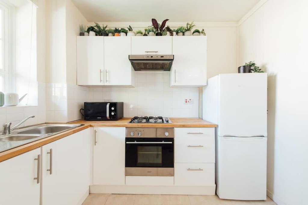 Charming 2 Bedroom Flat In The Heart Of Kings Cross, Лондон Экстерьер фото
