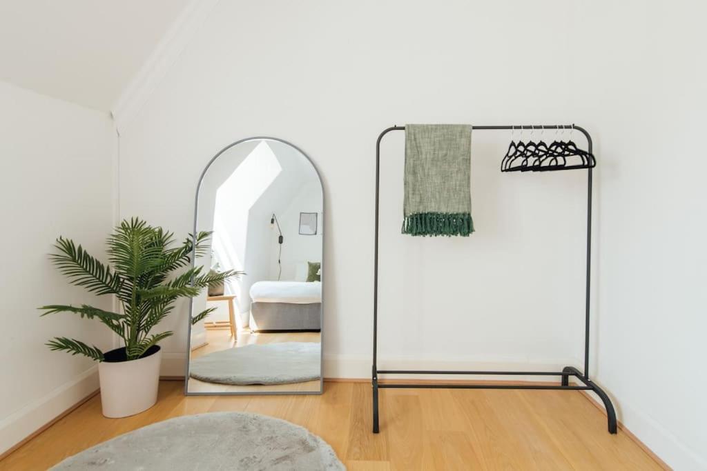 Charming 2 Bedroom Flat In The Heart Of Kings Cross, Лондон Экстерьер фото