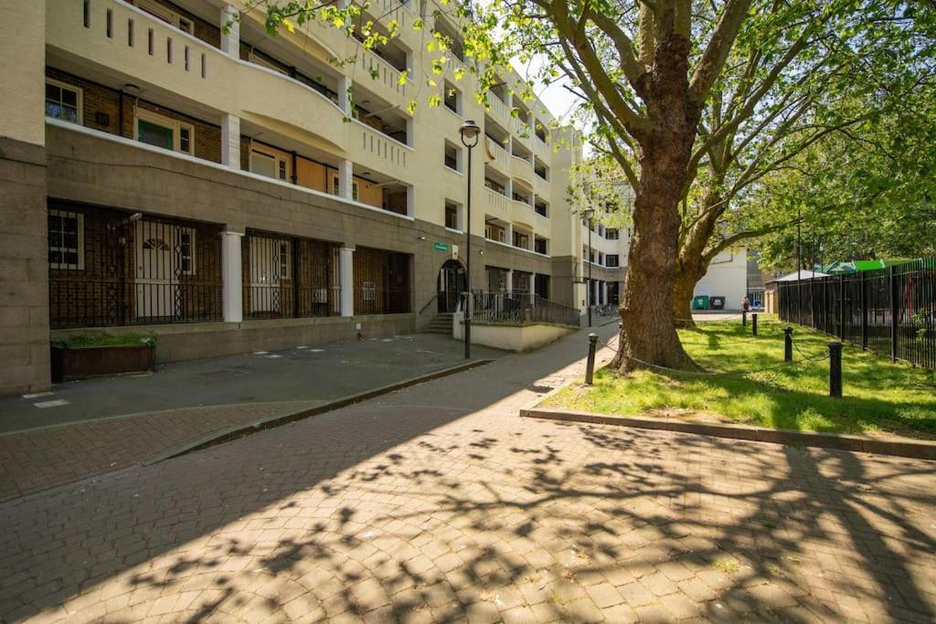 Charming 2 Bedroom Flat In The Heart Of Kings Cross, Лондон Экстерьер фото